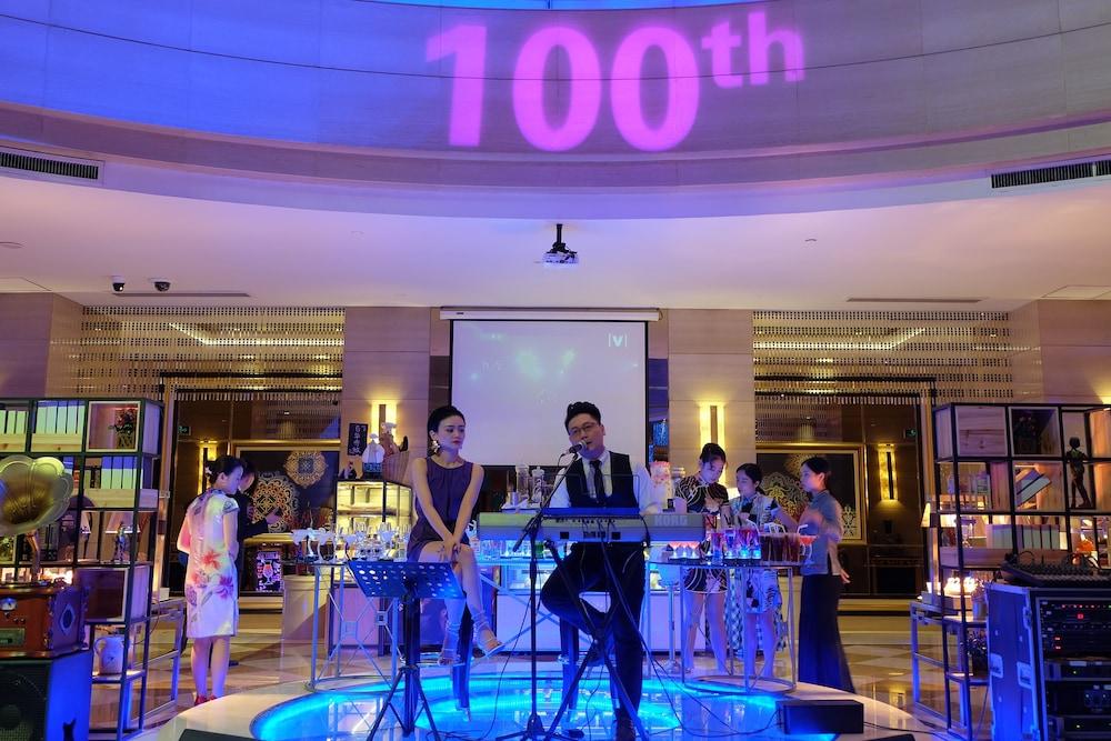 Ramada Plaza Optics Valley Hotel Wuhan Buitenkant foto