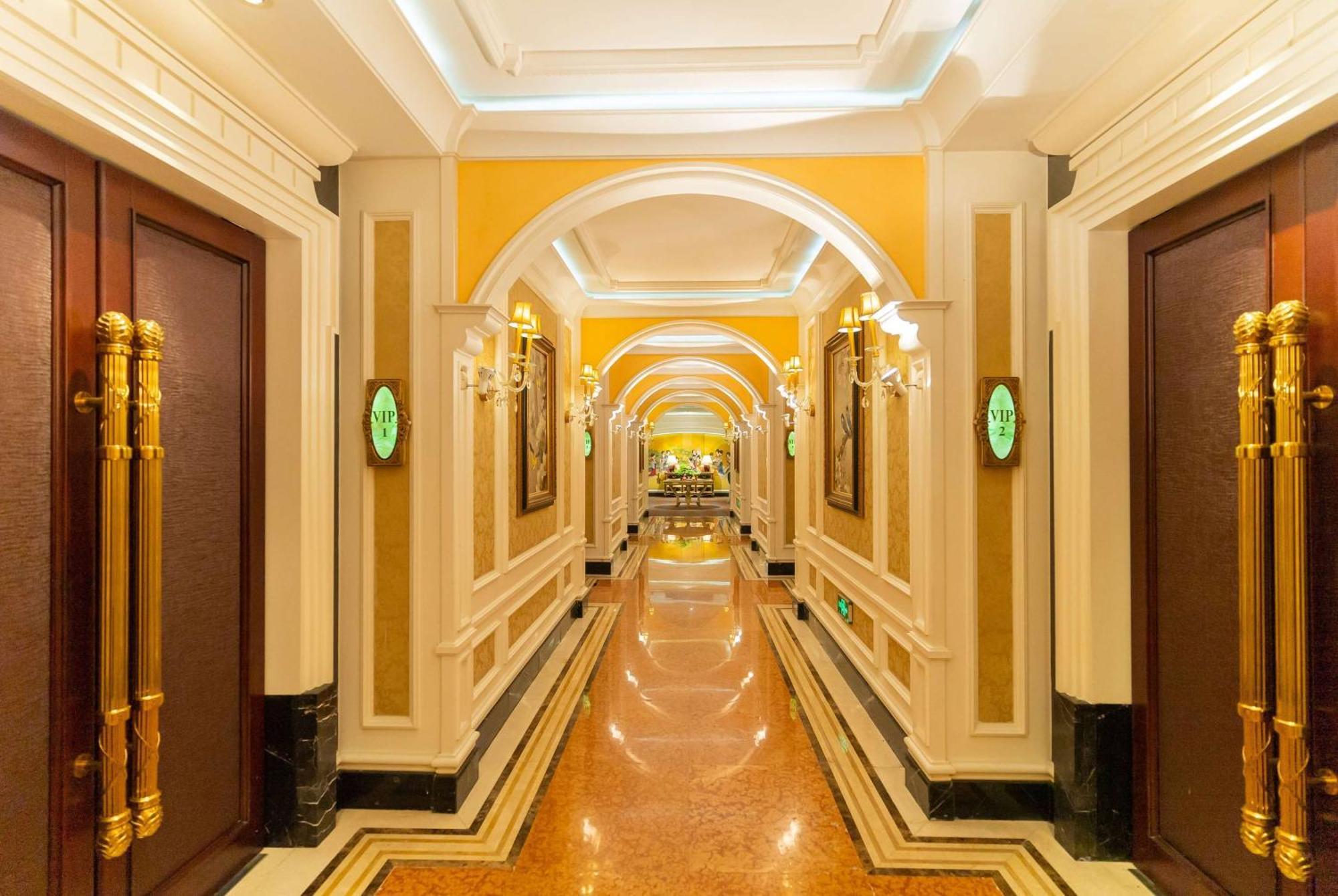 Ramada Plaza Optics Valley Hotel Wuhan Buitenkant foto