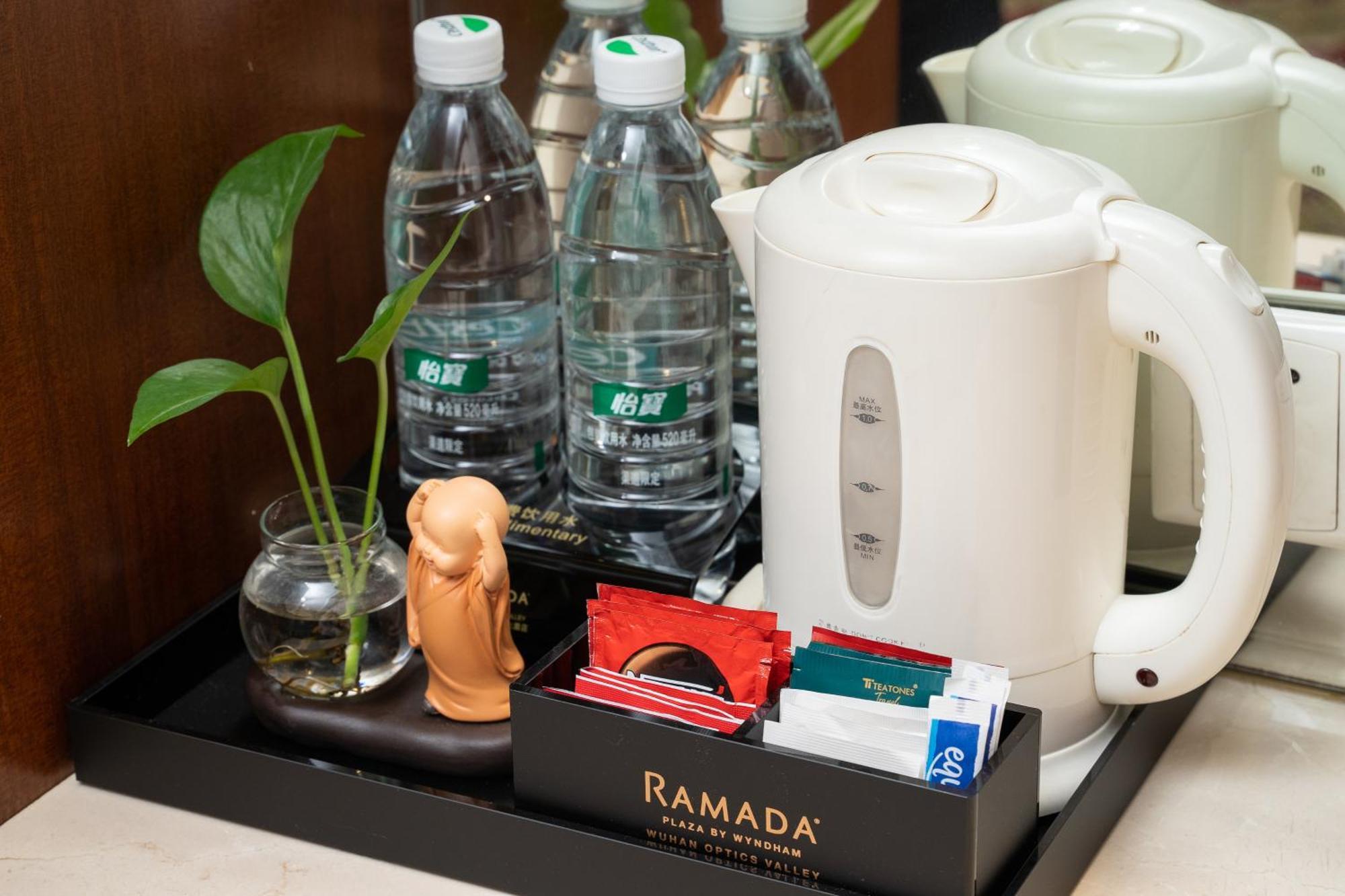 Ramada Plaza Optics Valley Hotel Wuhan Buitenkant foto