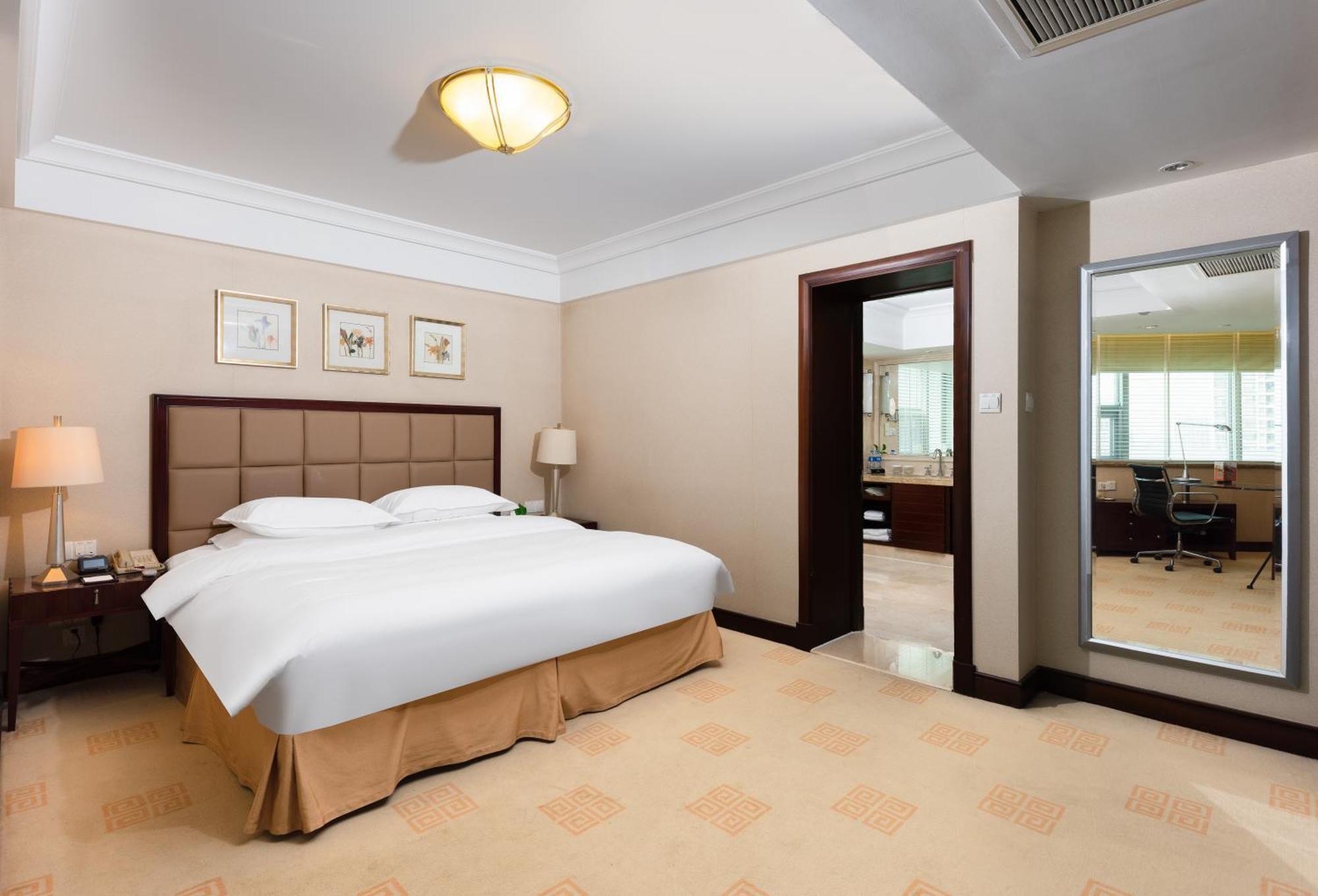 Ramada Plaza Optics Valley Hotel Wuhan Buitenkant foto
