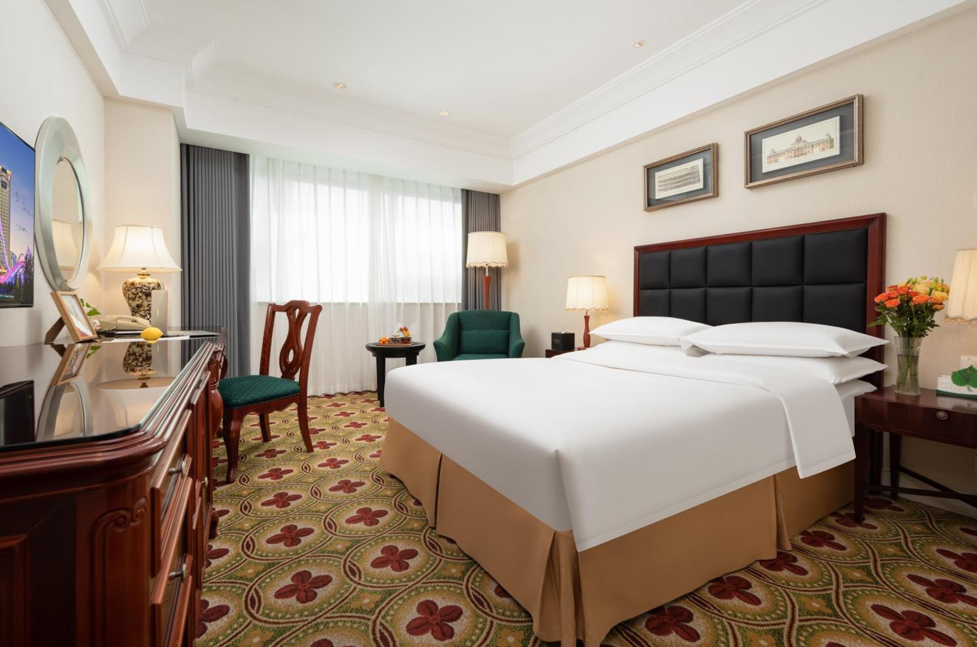 Ramada Plaza Optics Valley Hotel Wuhan Buitenkant foto
