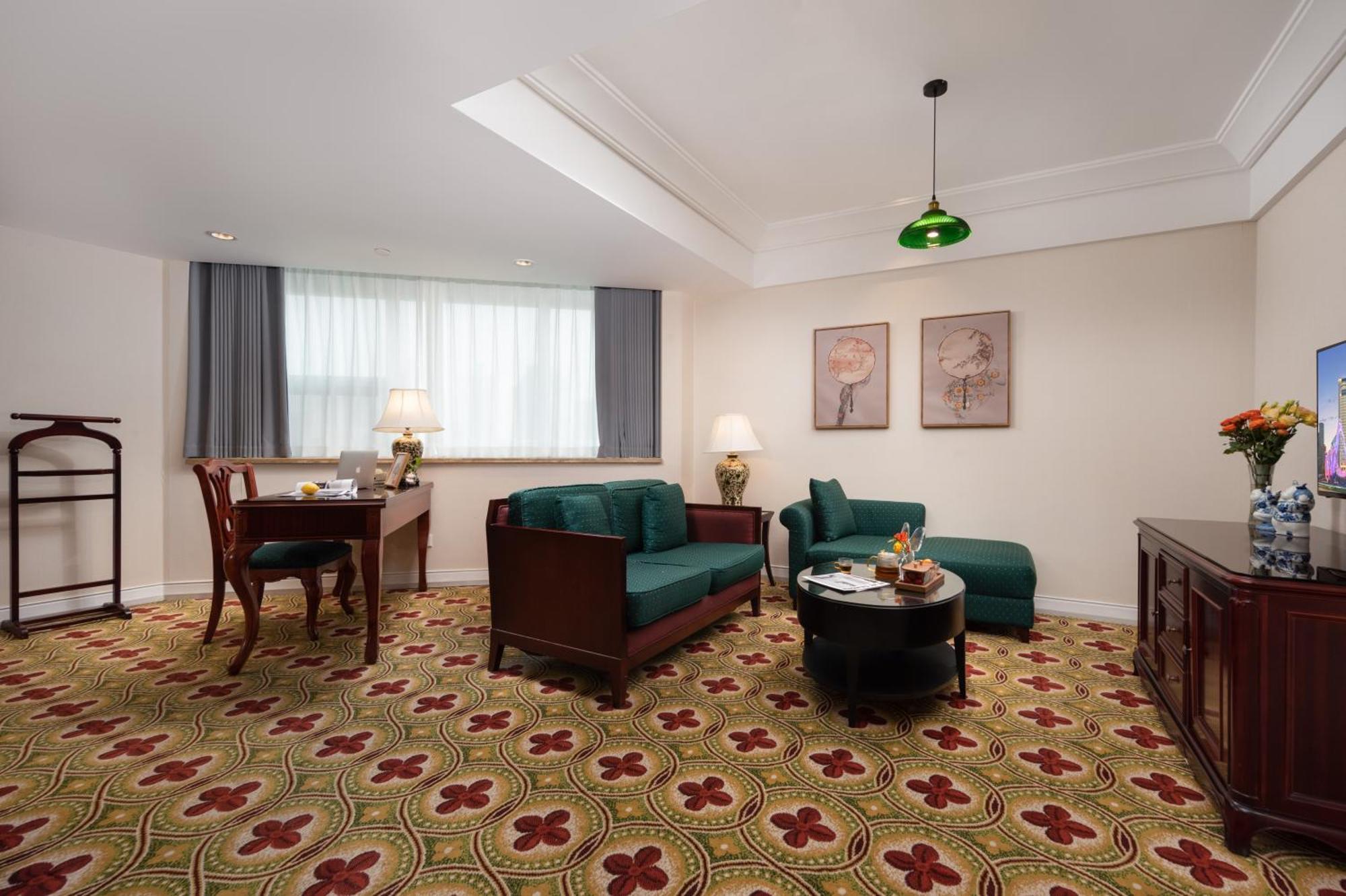 Ramada Plaza Optics Valley Hotel Wuhan Buitenkant foto